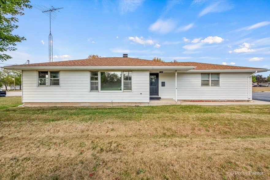 124 E Oak Knoll Dr, Hampshire, IL for sale - Building Photo - Image 1 of 32