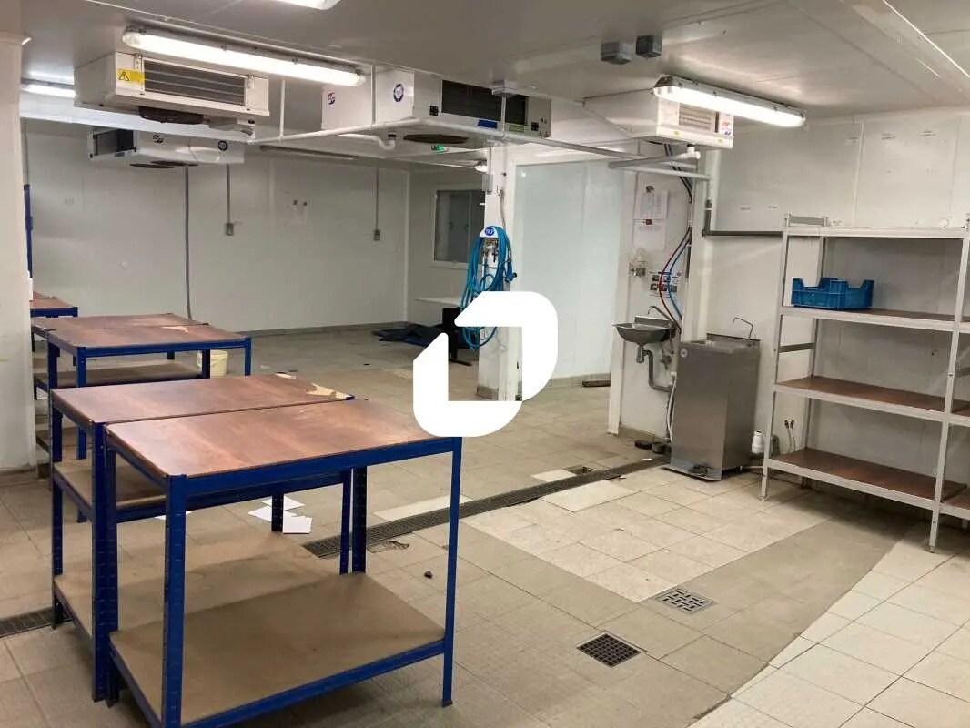 Flex in Montreuil for lease Interior Photo- Image 1 of 7