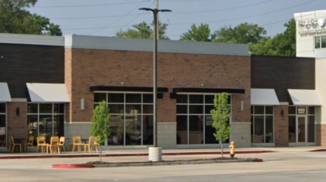 10463 Manchester Rd, Kirkwood, MO for lease Building Photo- Image 1 of 13