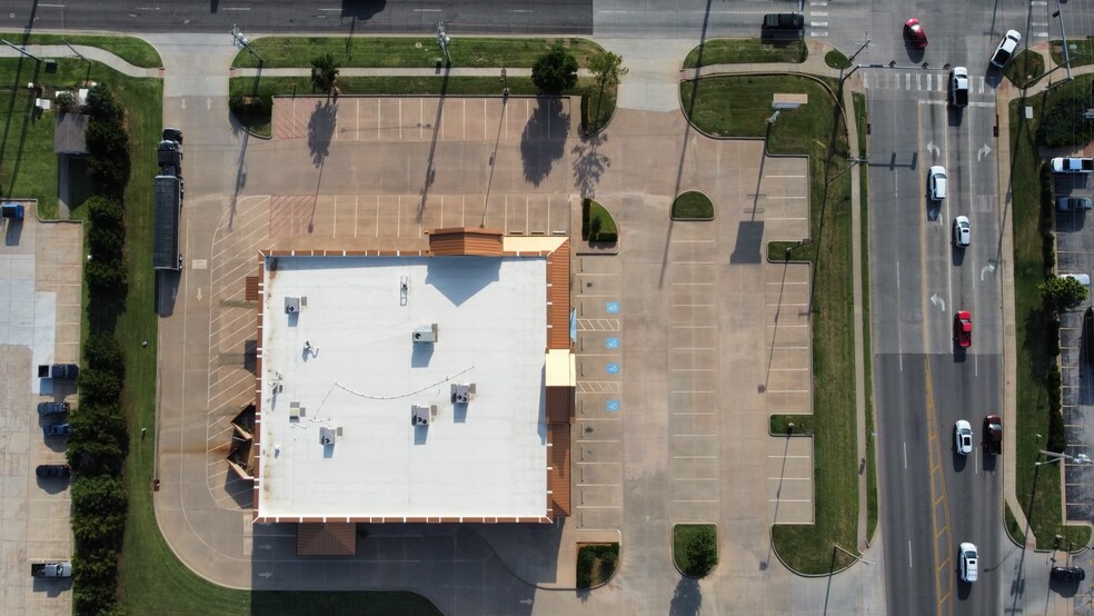 1040 SW 19th St, Moore, OK for sale - Aerial - Image 2 of 3