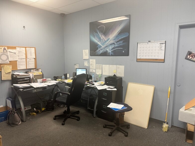 34401 Commerce Rd, Fraser, MI for lease - Building Photo - Image 3 of 30