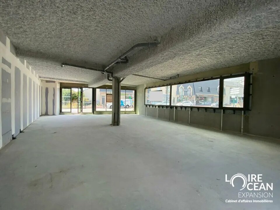 Retail in Nantes for sale Interior Photo- Image 1 of 3