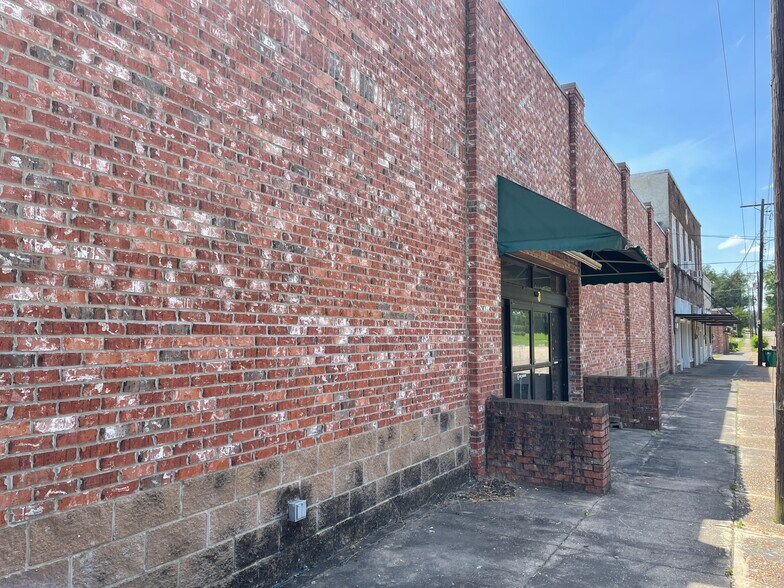 9890 Main St, Goodman, MS 39079 Goodman Grocery