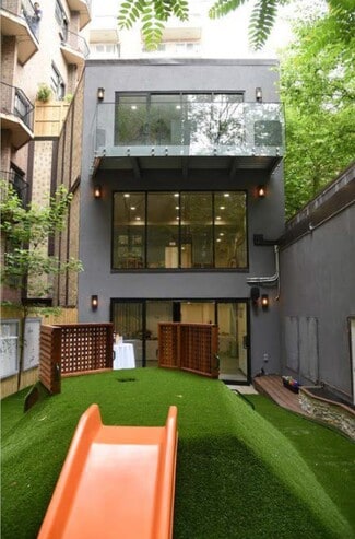 More details for 207 Thompson St, New York, NY - Retail for Lease