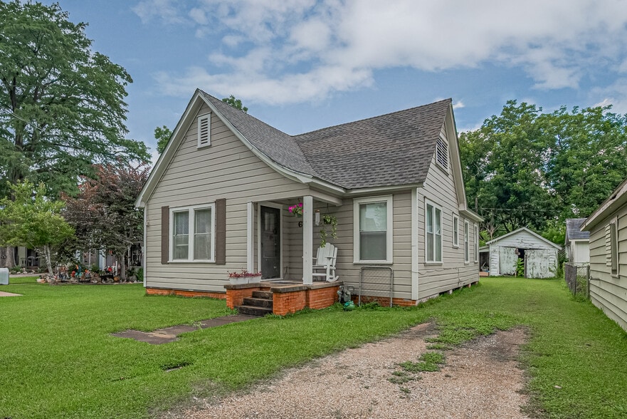 Investment Portfolio in Wharton portfolio of 4 properties for sale on LoopNet.com - Building Photo - Image 2 of 119