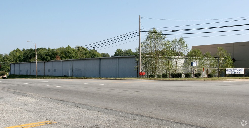 Industrial in for lease - Building Photo - Image 3 of 17