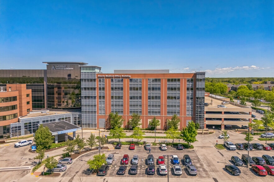 800 Biesterfield Rd, Elk Grove Village, IL for lease - Building Photo - Image 2 of 10