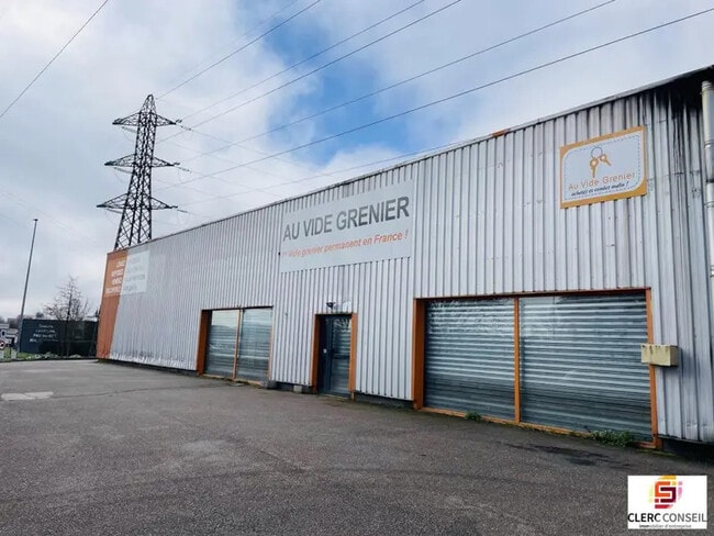 Location Local d'activités 1 121 m²