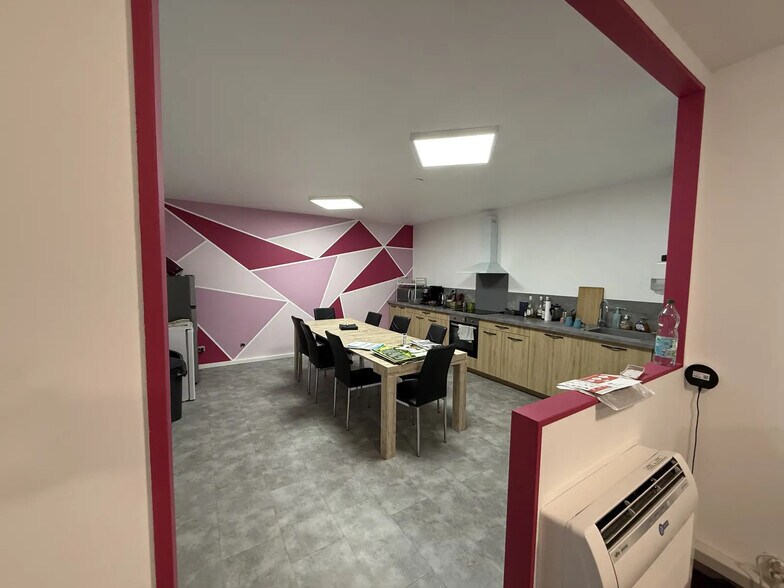 Office in SAINT-OUEN-L'AUMONE for sale - Interior Photo - Image 2 of 8