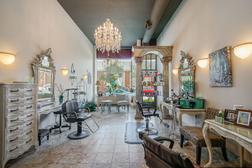 440 N Main St, Glen Ellyn, IL for sale - Interior Photo - Image 2 of 22