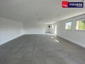 215 Avenue Jean Monnet, Saint-Cannat for lease Interior Photo- Image 2 of 3