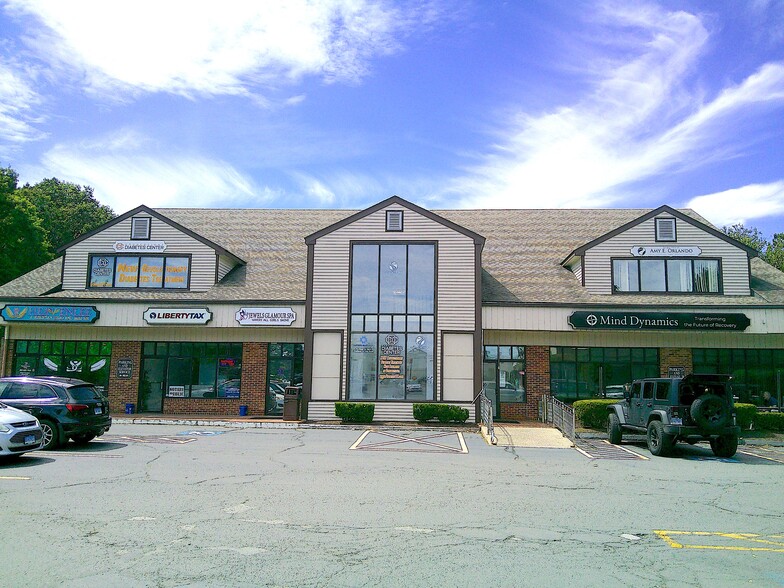 17 Farmington Ave, Plainville, CT for lease - Building Photo - Image 2 of 12