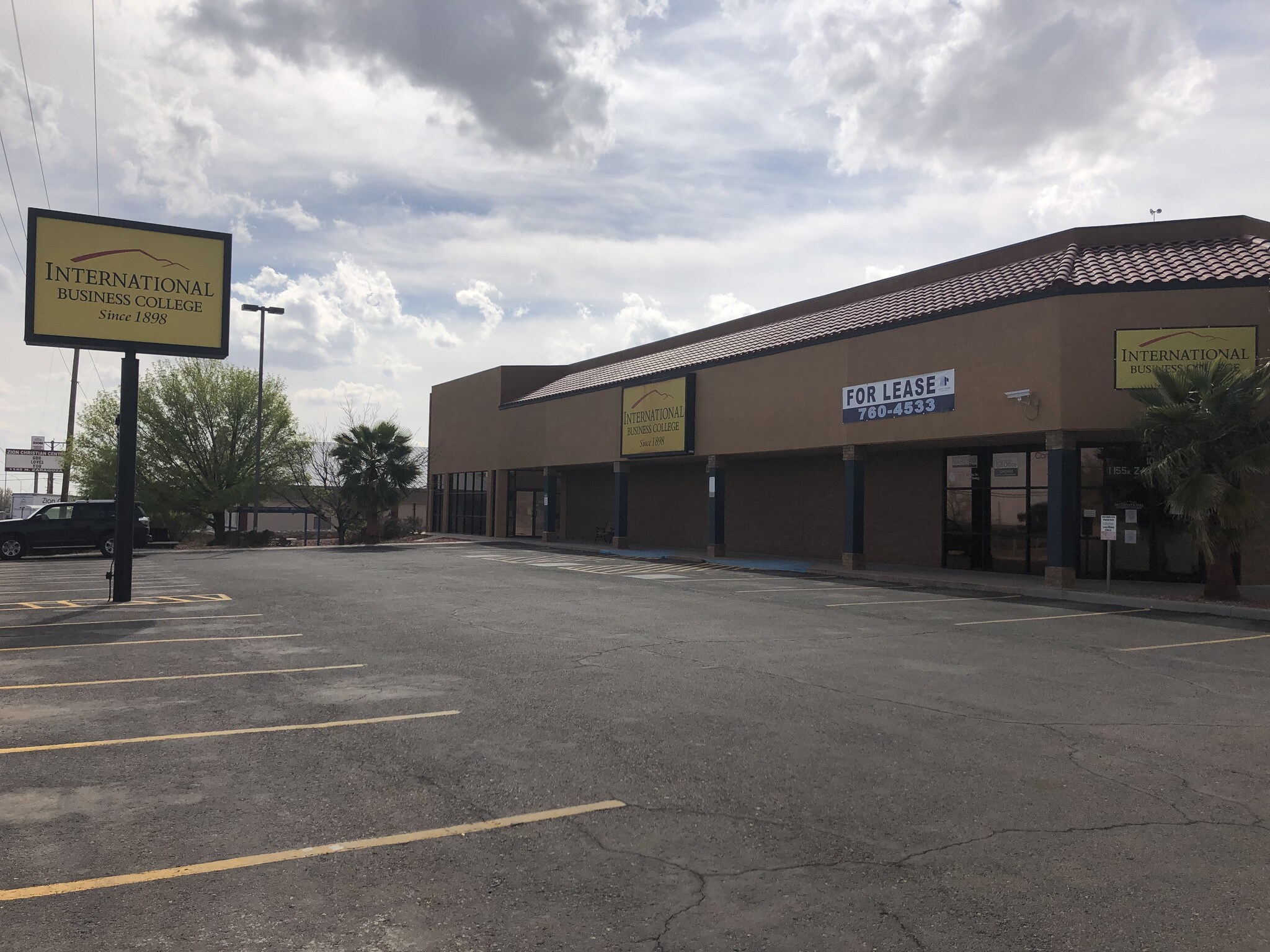 1155 N Zaragosa Rd, El Paso, TX 79907 Parkview Shopping Center