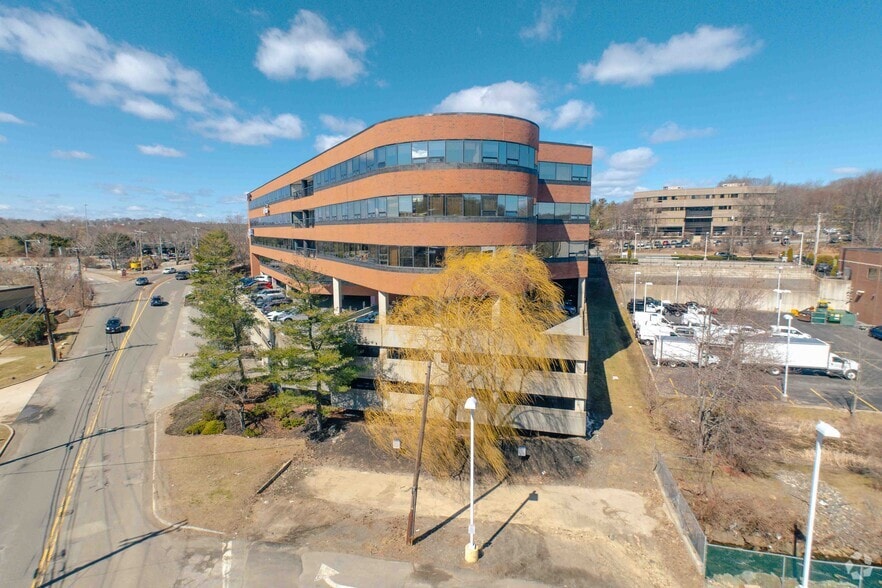 92 Montvale Ave, Stoneham, MA for lease - Building Photo - Image 1 of 6