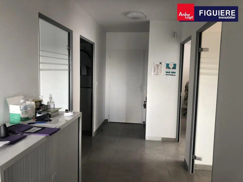 Office in Salon-de-Provence for lease - Building Photo - Image 2 of 12