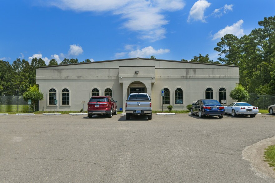 845 Tom Starling Rd, Fayetteville, NC 28306