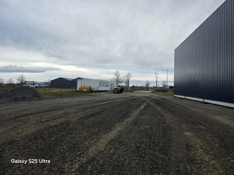 Industrial in Amfreville-sur-Iton for lease - Building Photo - Image 3 of 3