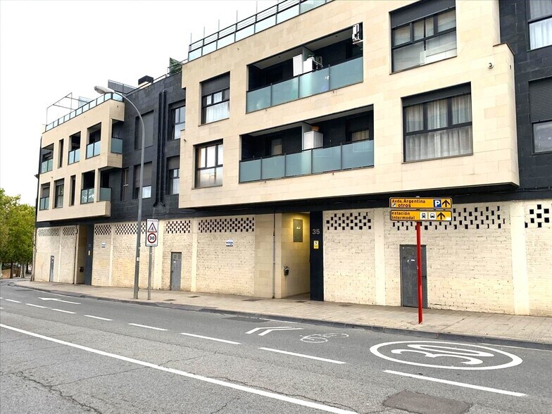 Retail in Tudela for sale - Building Photo - Image 2 of 10