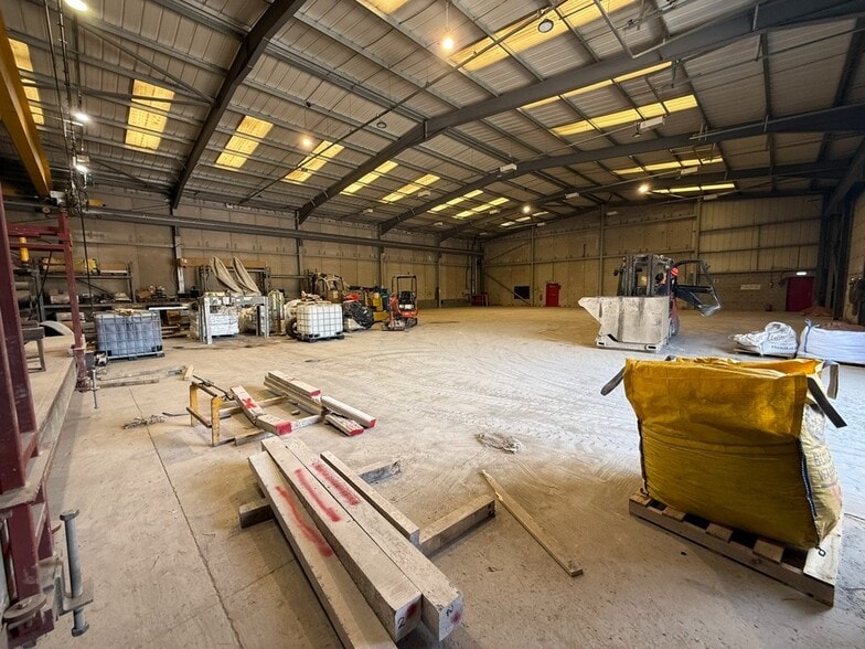 Station Rd, Stoney Stanton for lease - Interior Photo - Image 2 of 4