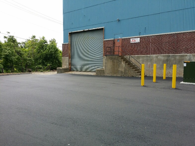 560 N Washington Ave, Bridgeport, CT for lease - Building Photo - Image 3 of 4