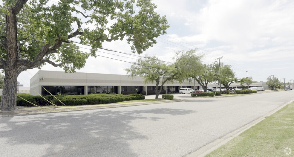 13375 N Stemmons Fwy, Farmers Branch, TX for sale - Primary Photo - Image 1 of 1