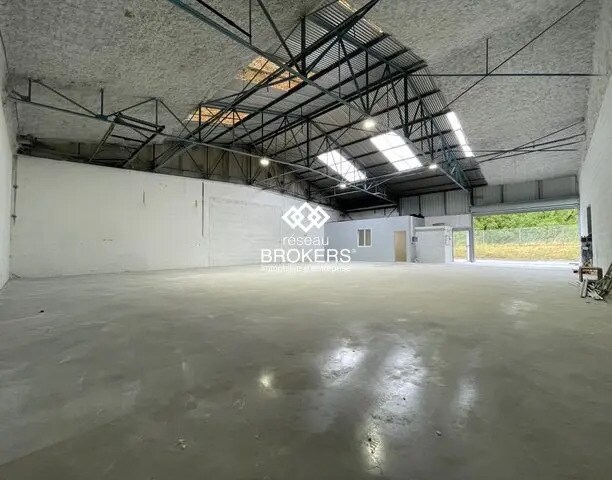 Industrial in Saint-Vincent-de-Mercuze for sale - Interior Photo - Image 1 of 7