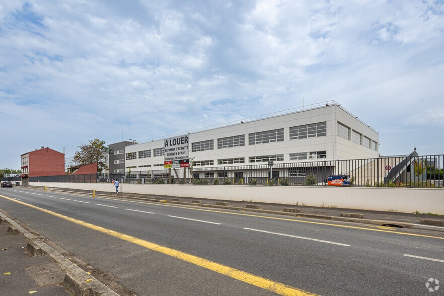 Flex in Gennevilliers for lease - Primary Photo - Image 1 of 2