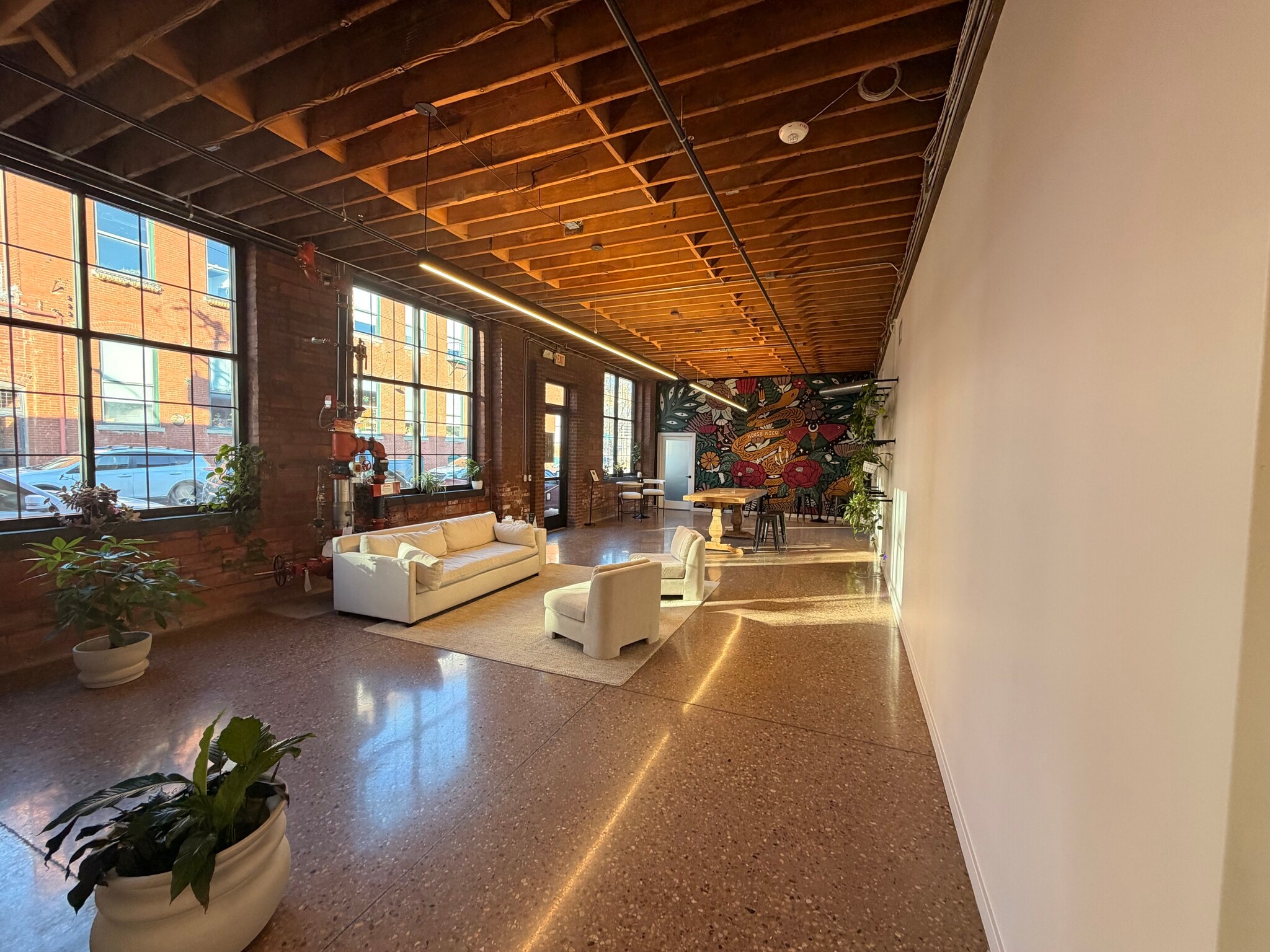 209 W 19th Ter, Kansas City, MO for lease Interior Photo- Image 1 of 15