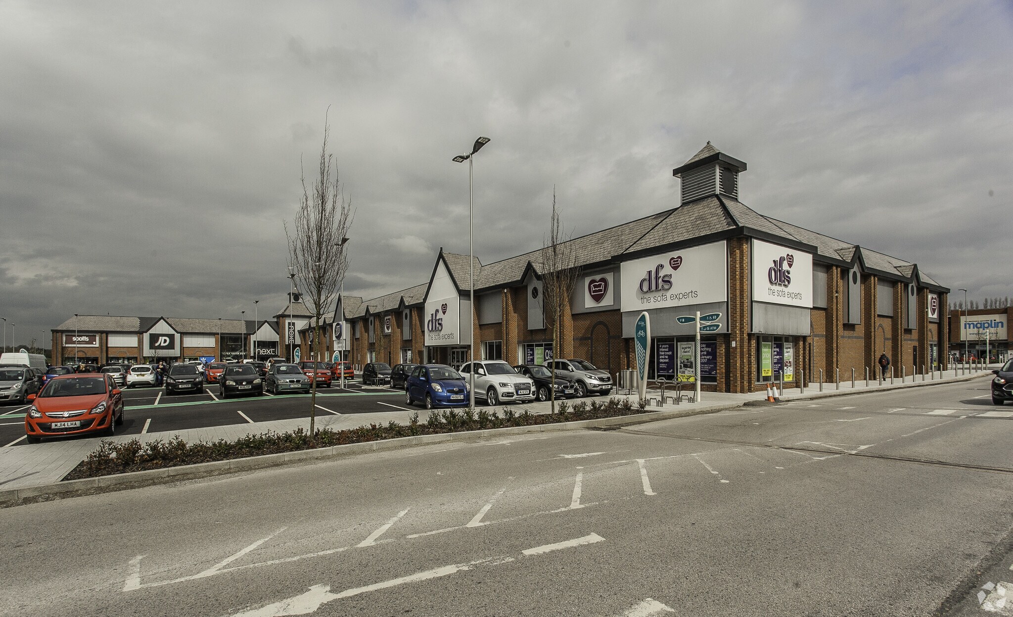 Units 1 5 Broadway Elk Mill Centre Retail Park Oldham Shop For Rent 1 000 Sq Ft