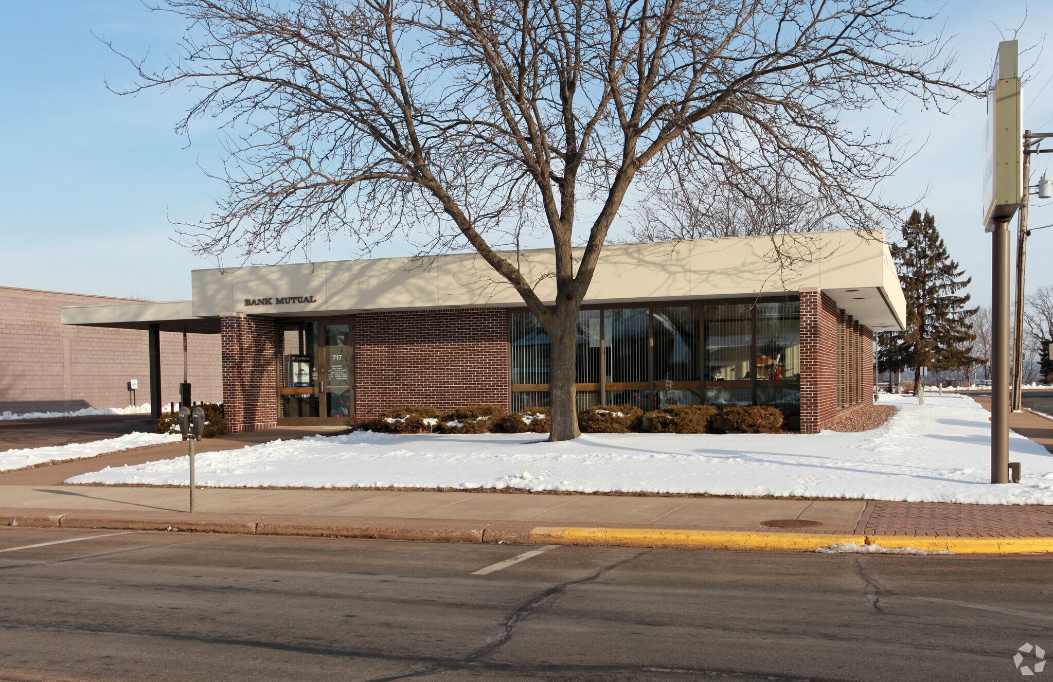 717 E Main St, Menomonie, WI for sale Primary Photo- Image 1 of 1