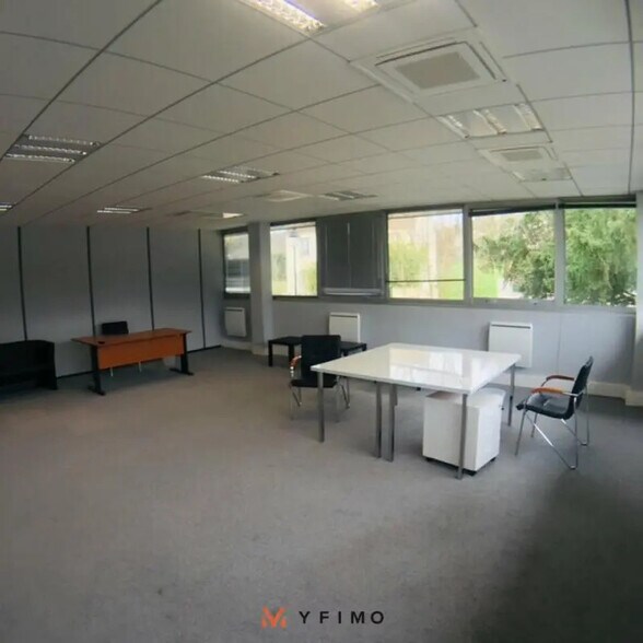 Office in FOURQUEUX for lease - Interior Photo - Image 2 of 4