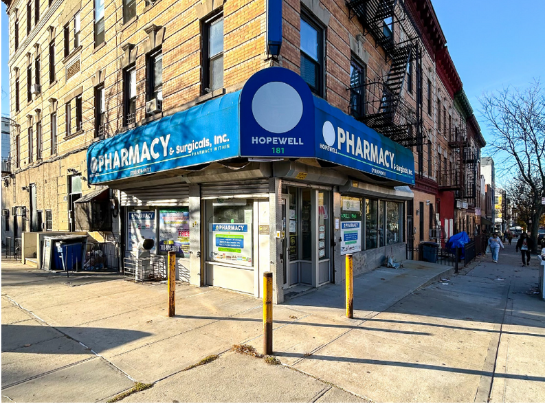 181 Macdougal St, Brooklyn, NY for lease - Building Photo - Image 1 of 1