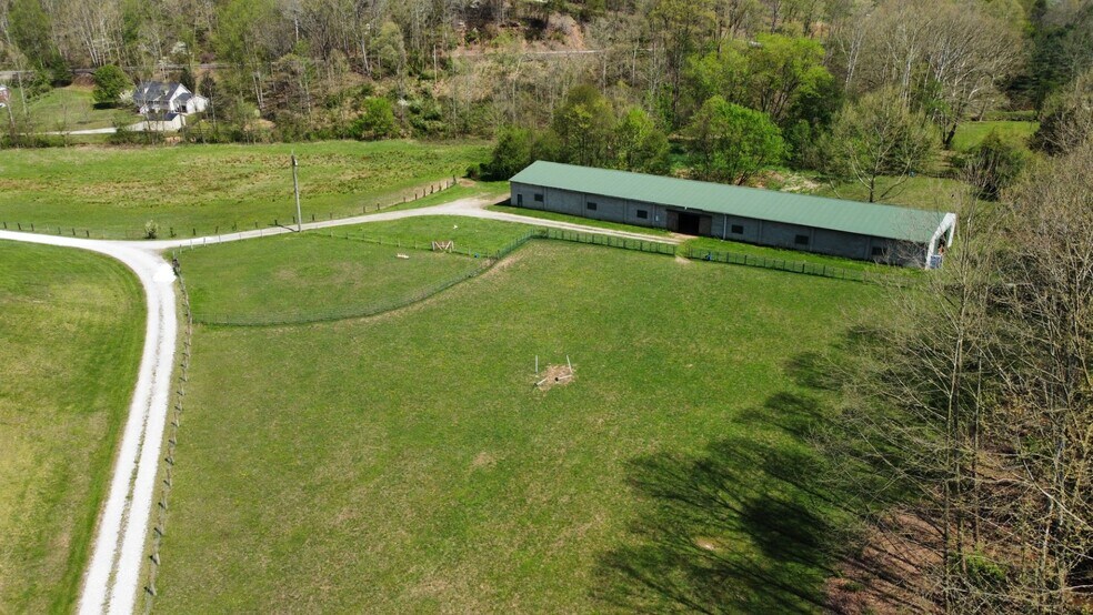 465 Hitch N Go Ln, Elkview, WV 25071 Hitch N Go Horse Barn and
