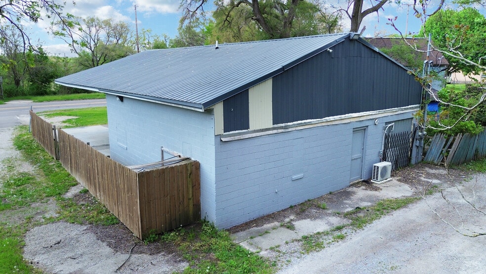 713 Fenton Rd, Flint, MI for sale - Building Photo - Image 3 of 9