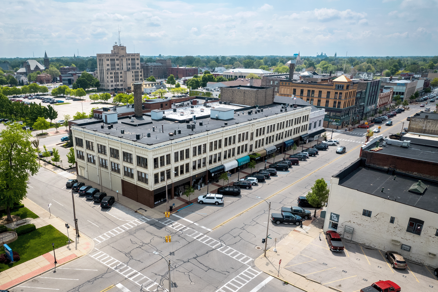 916 Washington Ave, Bay City, MI for lease - Building Photo - Image 1 of 4