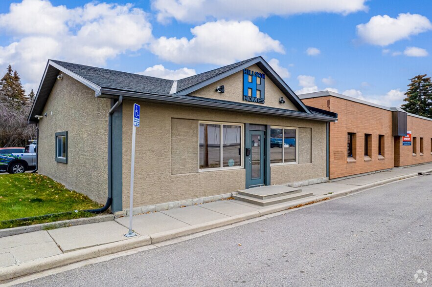 118 Bowness Ctr NW, Calgary, AB for sale - Primary Photo - Image 1 of 1