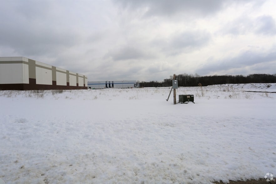 42500 Victory Pky, Glenwillow, OH for lease - Building Photo - Image 1 of 6