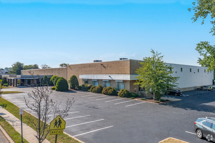 270 Market St, Saddle Brook, NJ for sale - Building Photo - Image 1 of 1