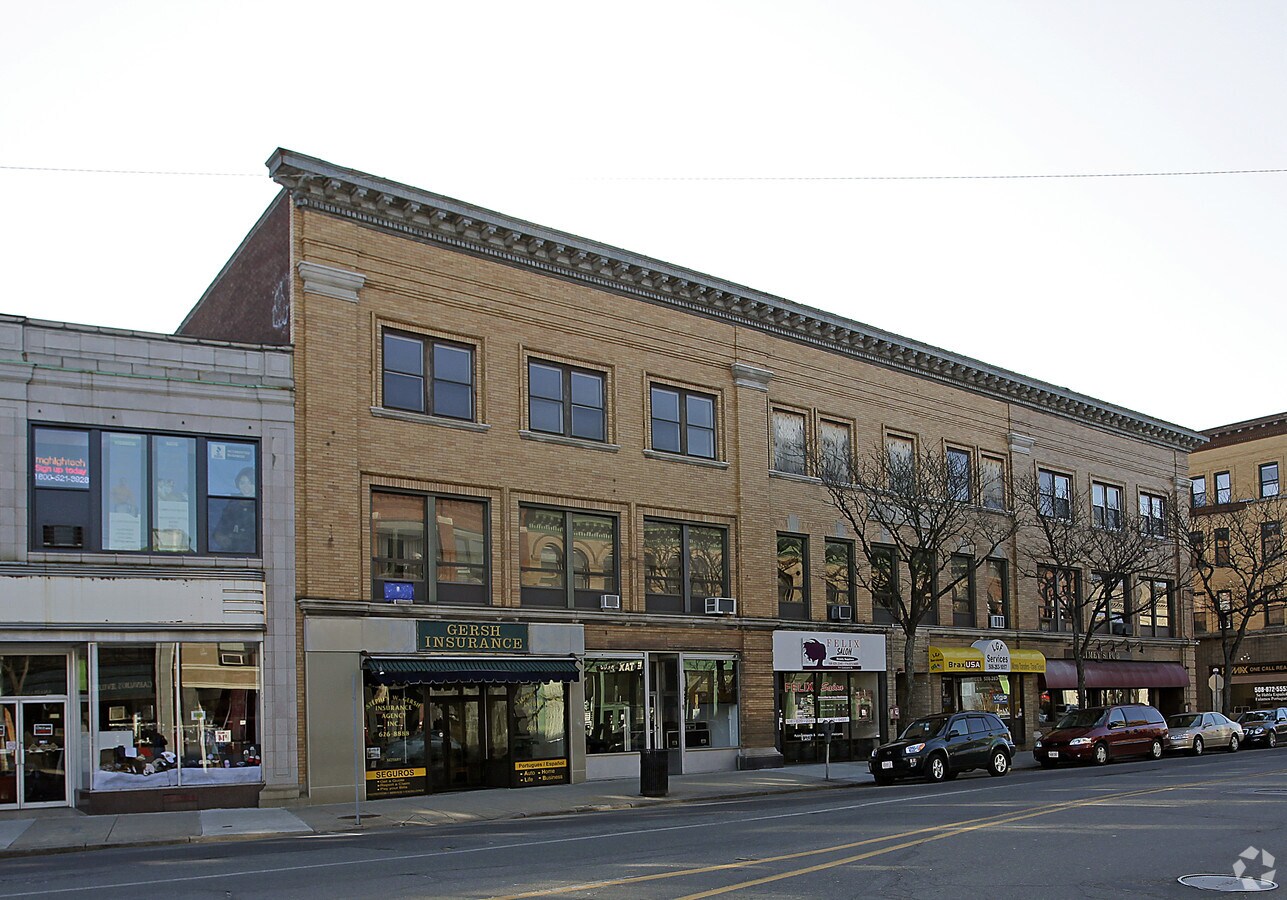 113 Concord St, Framingham, MA 01702