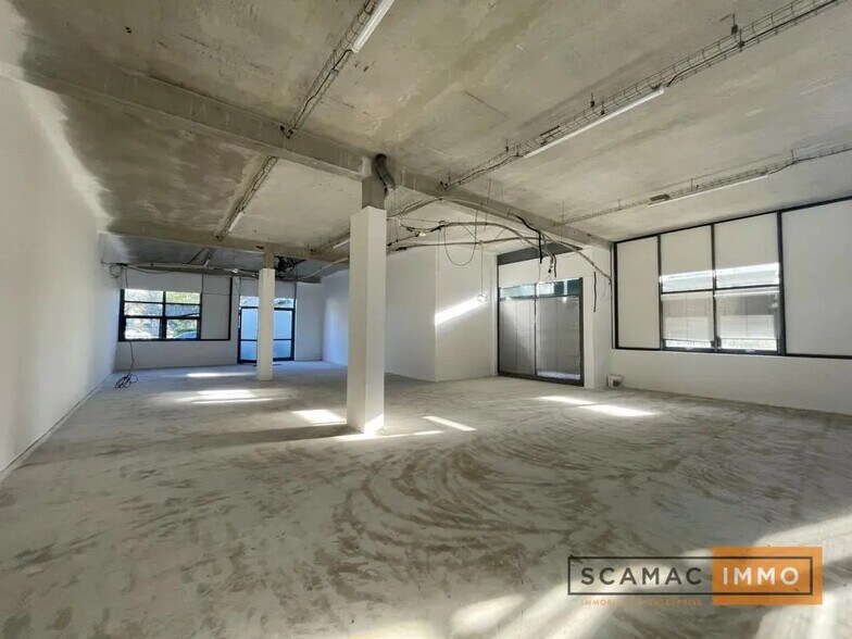 Industrial in Sucy-en-Brie for lease - Building Photo - Image 1 of 16