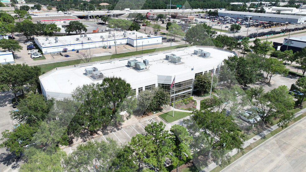 10750 Hammerly Blvd, Houston, TX for lease - Building Photo - Image 2 of 7