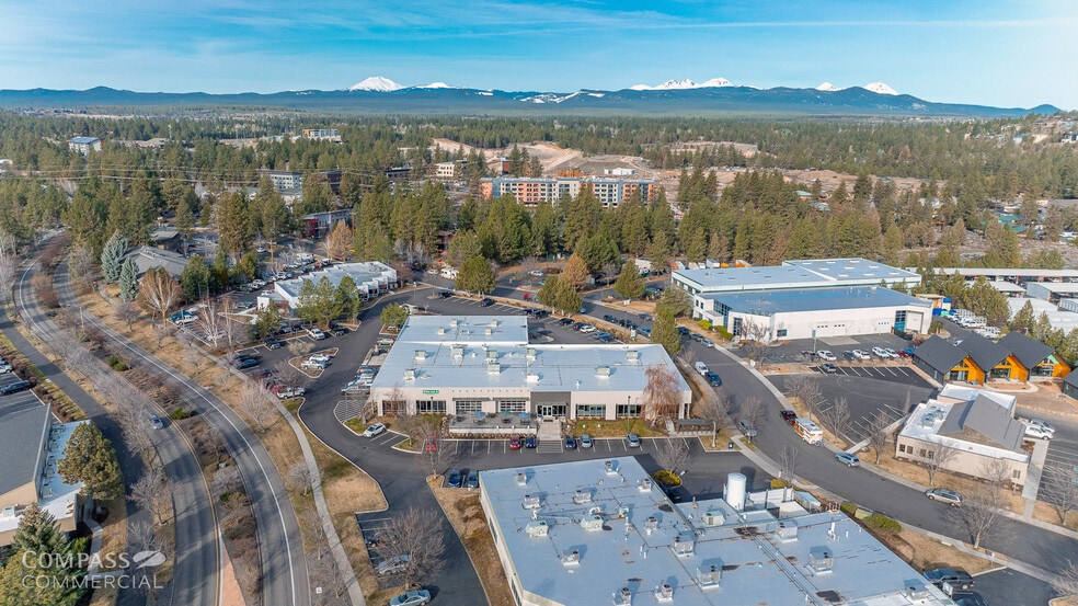 1001 SW Emkay Dr, Bend, OR for lease - Building Photo - Image 2 of 7