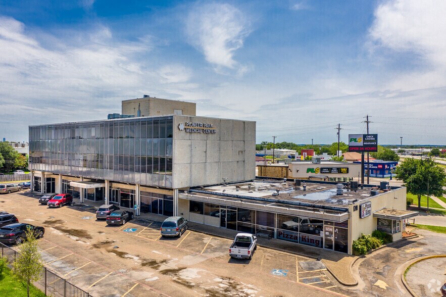 1711 W Irving Blvd, Irving, TX for sale - Primary Photo - Image 1 of 1