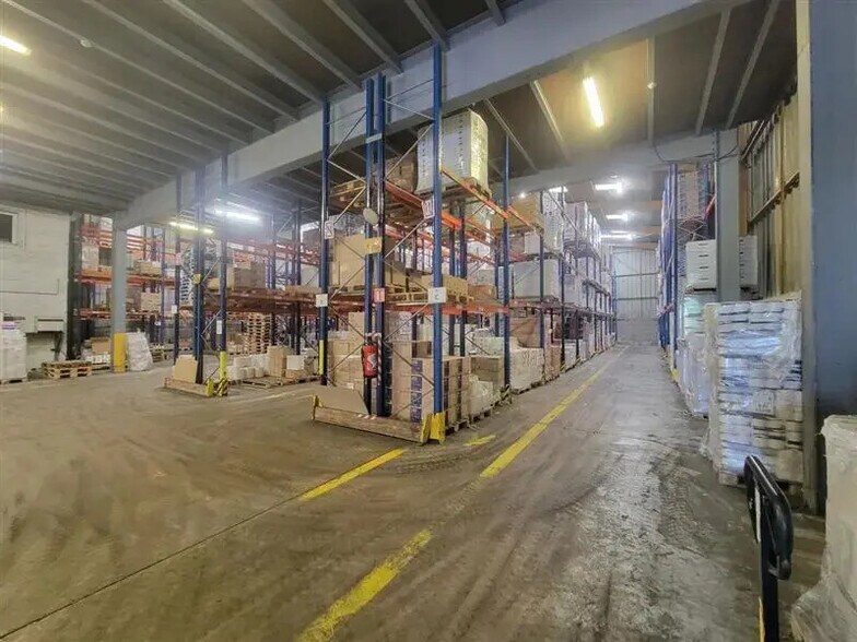 Industrial in Villeneuve-la-Garenne for lease - Building Photo - Image 2 of 7