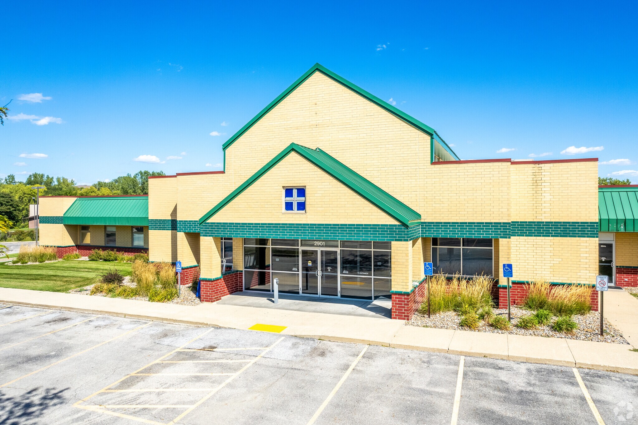 2901 86th St, Urbandale, IA 50322 Office for Sale