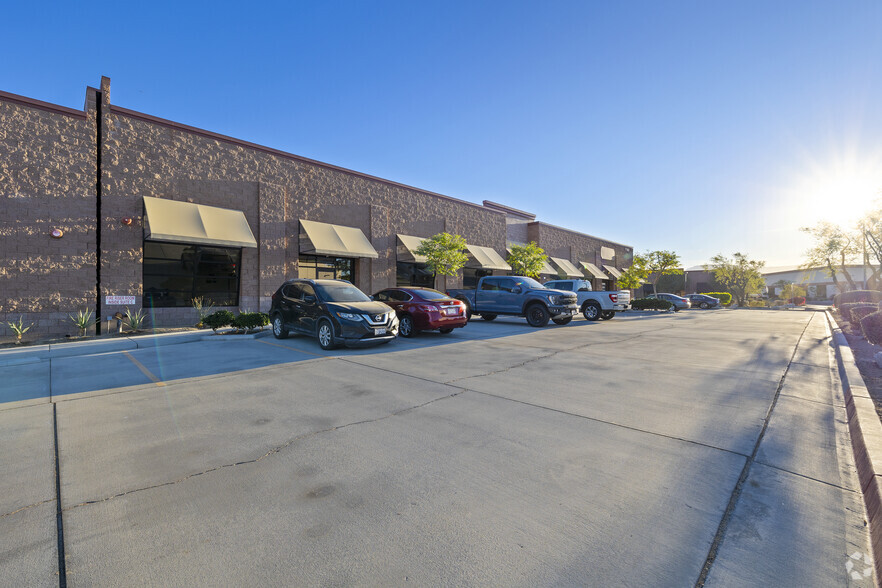 77851 Los Montanas Rd, Palm Desert, CA for lease - Building Photo - Image 3 of 23