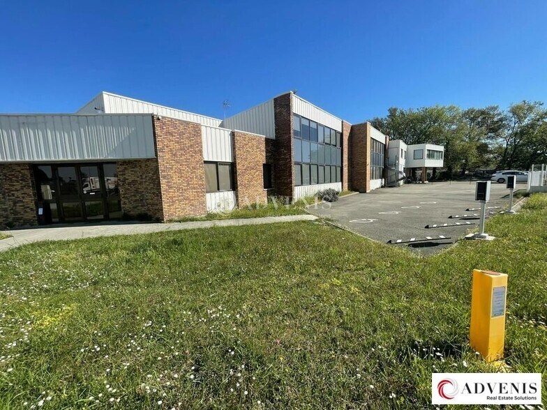 Office in Gradignan for lease - Building Photo - Image 2 of 12