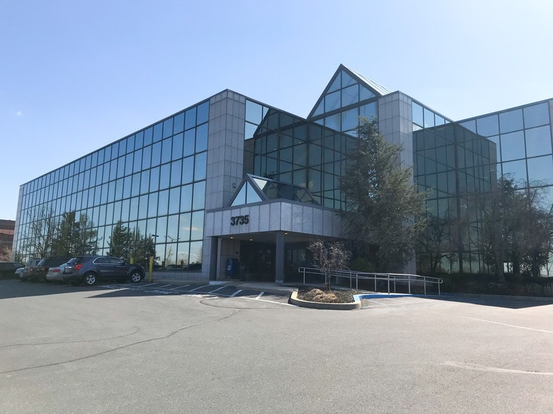 3735 Easton Nazareth Hwy, Easton, PA for lease - Primary Photo - Image 1 of 9