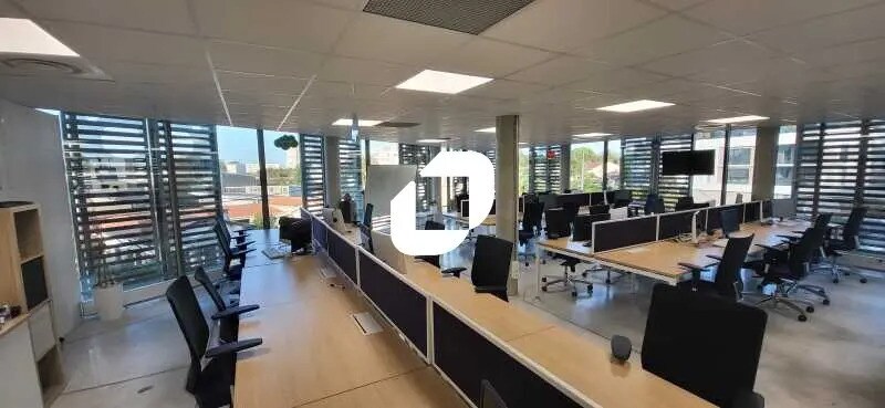 Office in Mérignac for lease - Interior Photo - Image 2 of 17
