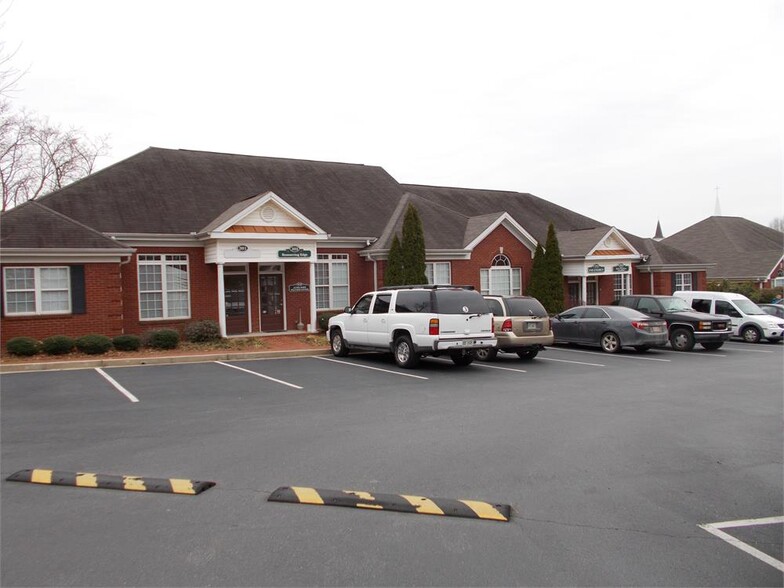 327 Dahlonega St, Cumming, GA for lease - Building Photo - Image 1 of 5